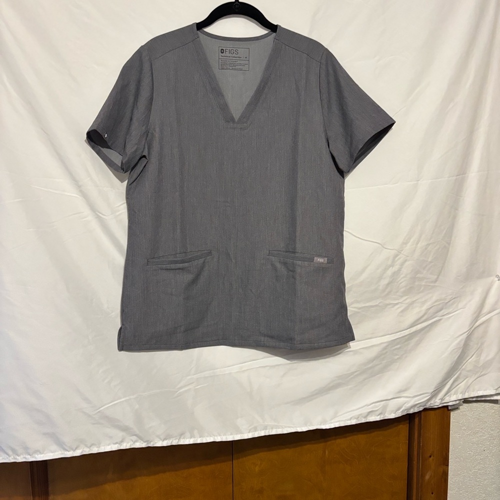 Figs Casma Three-Pocket Scrub Top women’s - Picture 2 of 9
